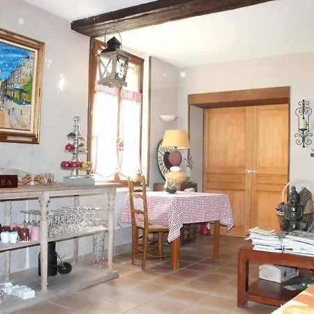 Сasa de vacaciones Maison De 5 Chambres Avec Jardin Clos Et Wifi A Croutoy