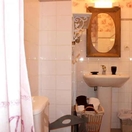 Сasa de vacaciones Maison De 5 Chambres Avec Jardin Clos Et Wifi A *